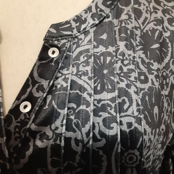 Black and Silver Velour Top PXL Pleated Front 3/4 Sleeve Baby Doll Blouse. - Picture 5 of 11